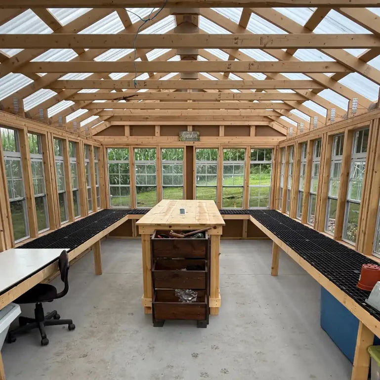 Colonial Greenhouse by Alpine structures