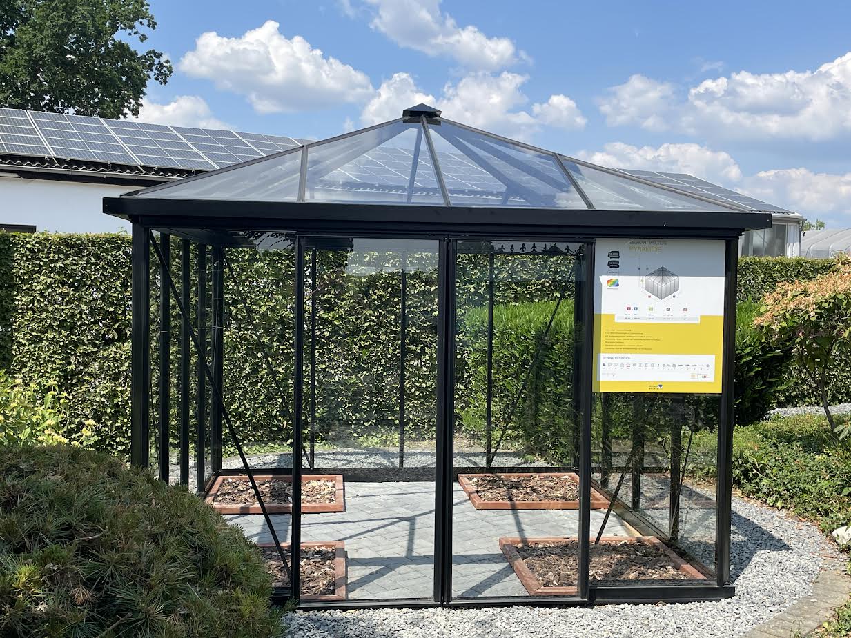 Pyramid Greenhouse By Janssens - Square 10'x'10