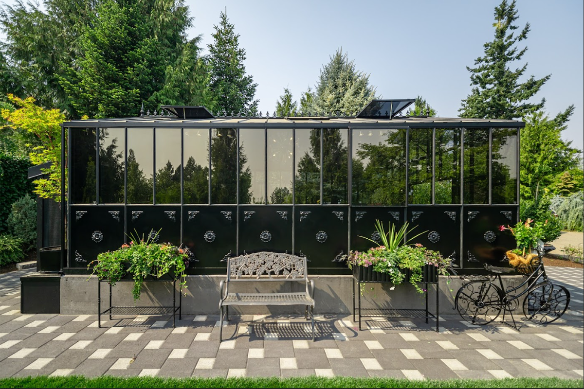  janssens  Retro Royal Victorian on a knee wall