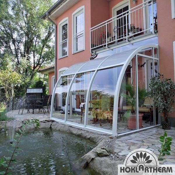 White curved lan-to greenhouse sunroom by Hoklartherm's effortless Force-Assisted Sliding Technology  on curved front 