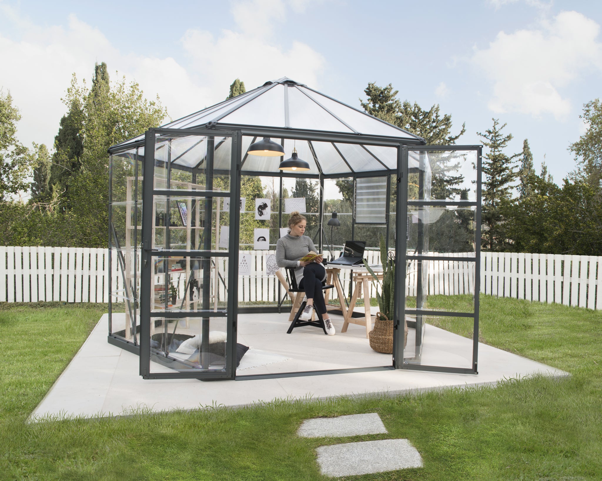 Oasis™ Hexagonal Greenhouse